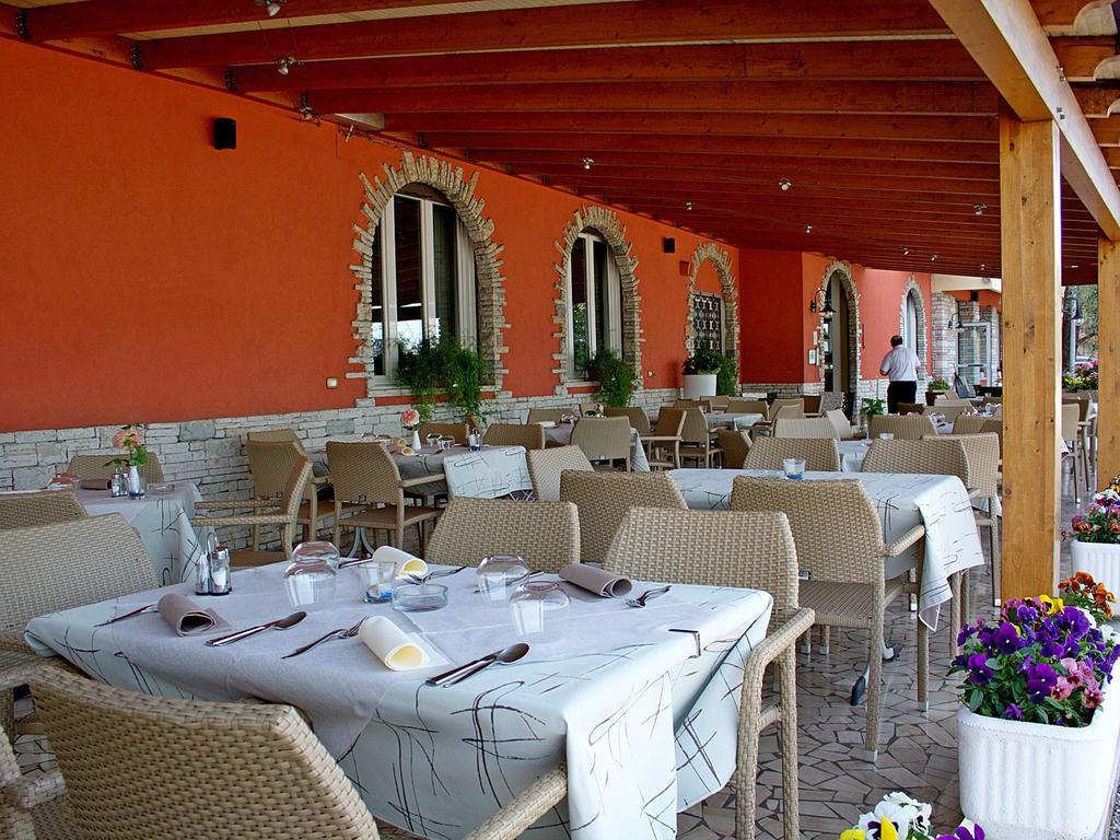 Hotel Menapace Torri Del Benaco Exterior foto